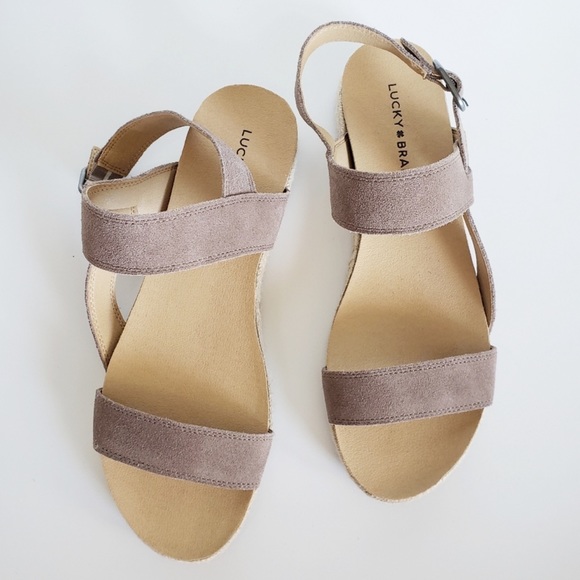 New Lucky Brand Gadine Suede T- Strap Sandals - Picture 2 of 13